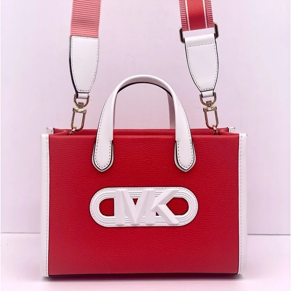 Michael Kors Gigi Small Messenger Crossbody Bag